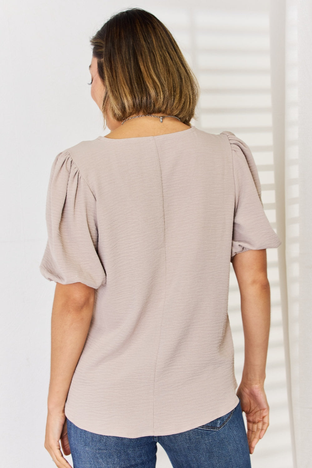 Woven Airflow V-Neck Puff Sleeve Top