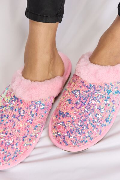 Pink 2024 glitter slippers